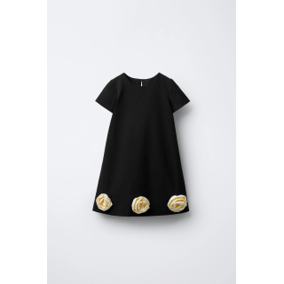 ПЛАТЬЕ С ЦВЕТАМИ 3D И КОНТРАСТНОЙ ОТДЕЛКОЙ