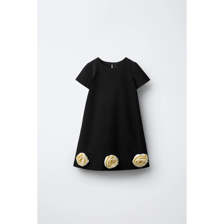 ПЛАТЬЕ С ЦВЕТАМИ 3D И КОНТРАСТНОЙ ОТДЕЛКОЙ