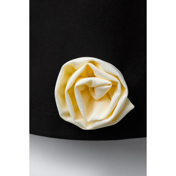 ПЛАТЬЕ С ЦВЕТАМИ 3D И КОНТРАСТНОЙ ОТДЕЛКОЙ