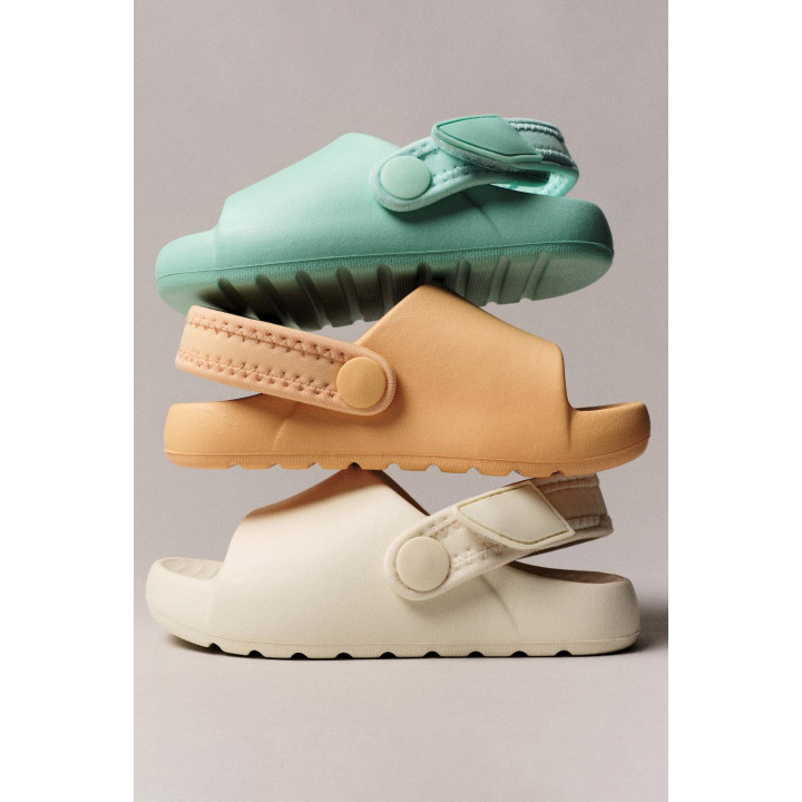 РЕЗИНОВЫЕ ШЛЕПАНЦЫ