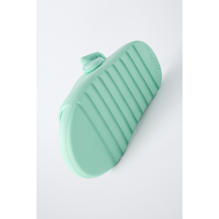 РЕЗИНОВЫЕ ШЛЕПАНЦЫ