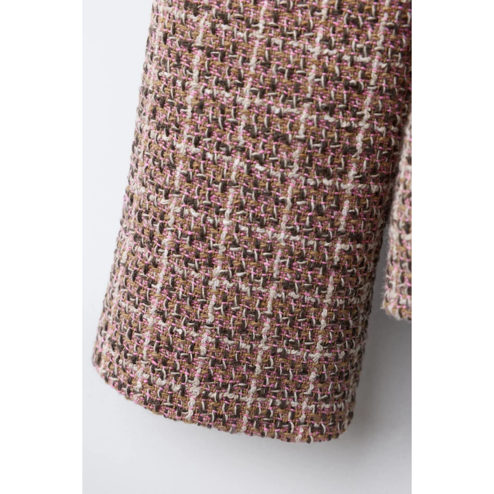 КУРТКА ИЗ РЕЛЬЕФНОЙ ТКАНИ В КЛЕТКУ С БАРХАТНЫМИ БАНТАМИ