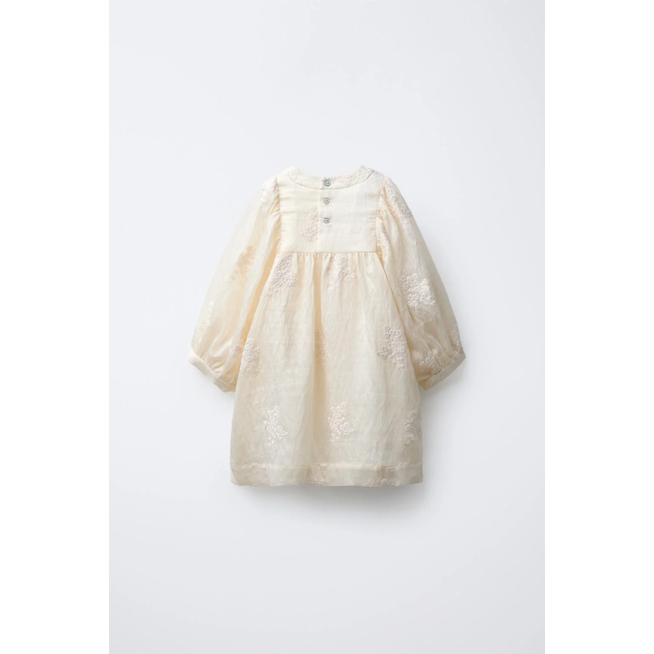 Платье с вышитыми цветами