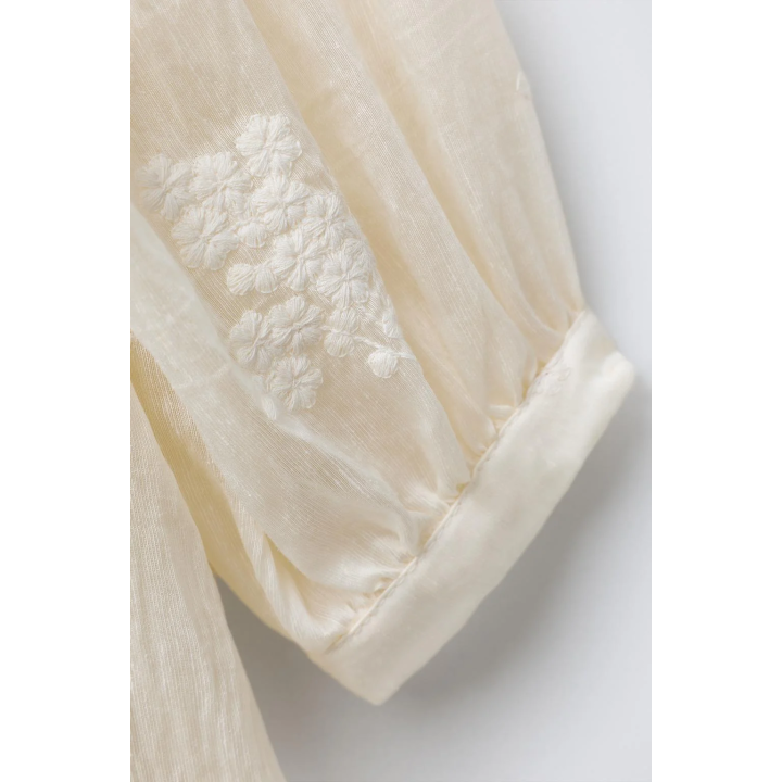 Платье с вышитыми цветами