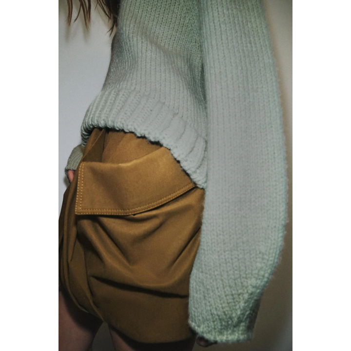 ТРИКОТАЖНЫЙ СВИТЕР С АСИММЕТРИЧНЫМ НИЗОМ