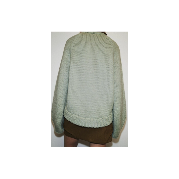 ТРИКОТАЖНЫЙ СВИТЕР С АСИММЕТРИЧНЫМ НИЗОМ