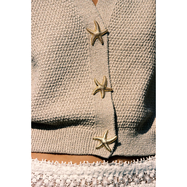 ВЯЗАНЫЙ КАРДИГАН С ПУГОВИЦАМИ В ВИДЕ ЗВЕЗД