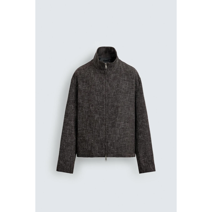 КУРТКА-РУБАШКА СВОБОДНОГО КРОЯ ИЗ РЕЛЬЕФНОЙ ТКАНИ