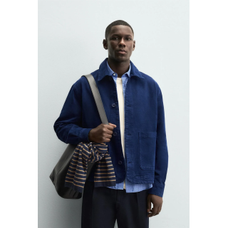 КУРТКА-РУБАШКА СТРУКТУРНОГО КРОЯ С КАРМАНАМИ