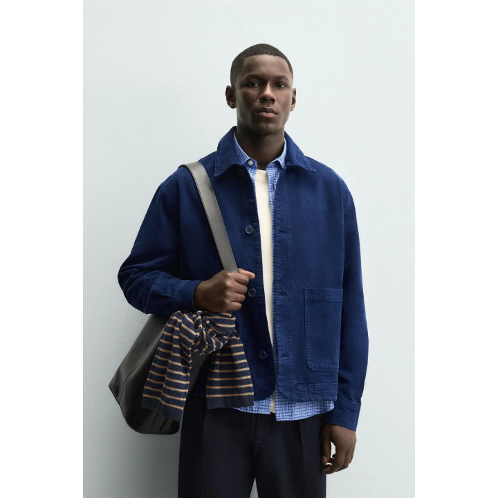 КУРТКА-РУБАШКА СТРУКТУРНОГО КРОЯ С КАРМАНАМИ