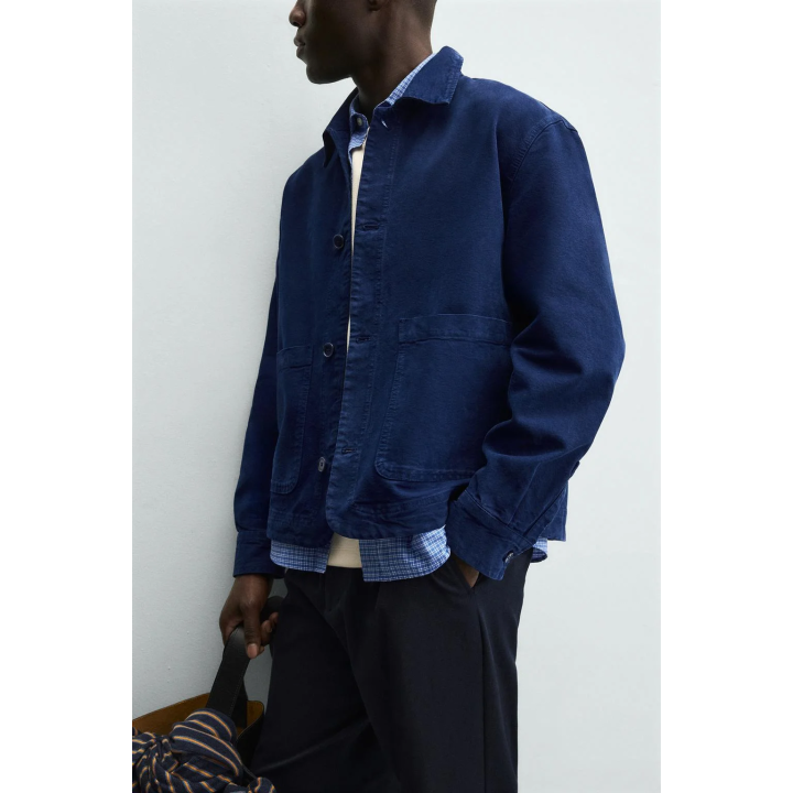 КУРТКА-РУБАШКА СТРУКТУРНОГО КРОЯ С КАРМАНАМИ