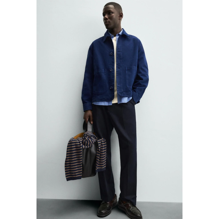 КУРТКА-РУБАШКА СТРУКТУРНОГО КРОЯ С КАРМАНАМИ