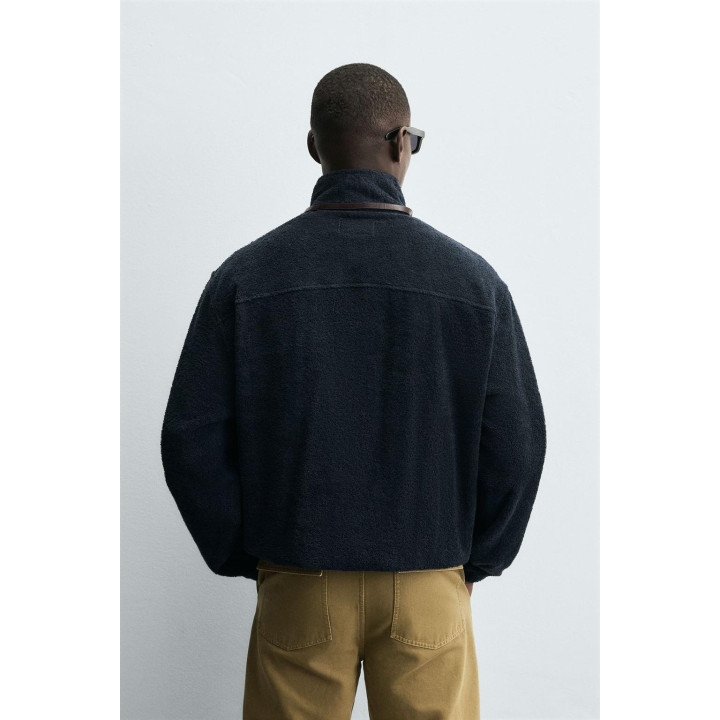 Куртка с карманом на молнии из рельефной ткани