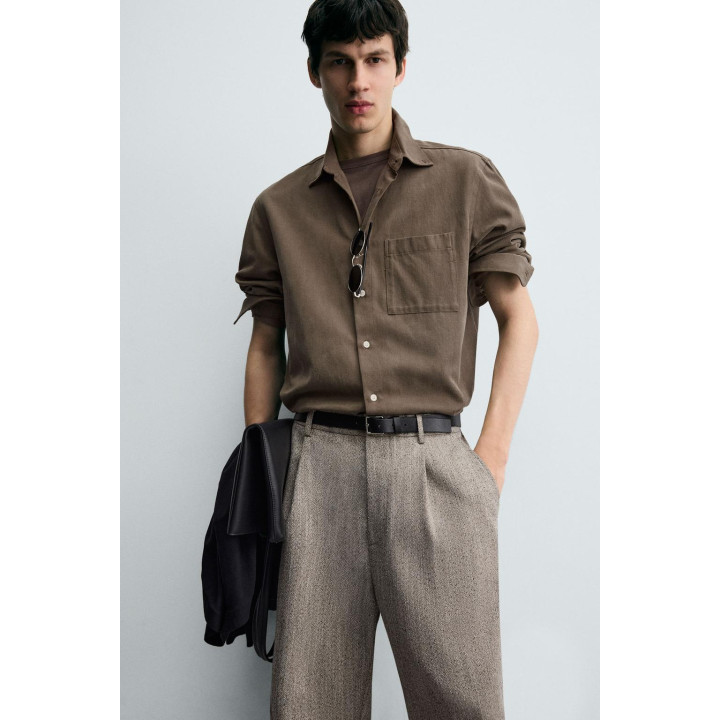 БРЮКИ ИЗ РЕЛЬЕФНОЙ ТКАНИ В ЕЛОЧКУ