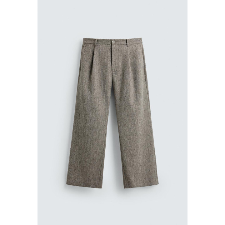 БРЮКИ ИЗ РЕЛЬЕФНОЙ ТКАНИ В ЕЛОЧКУ