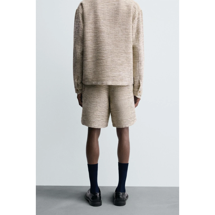 БЕРМУДЫ ИЗ ТКАНЕВОЙ СТРУКТУРЫ С КОНТРАСТОМ