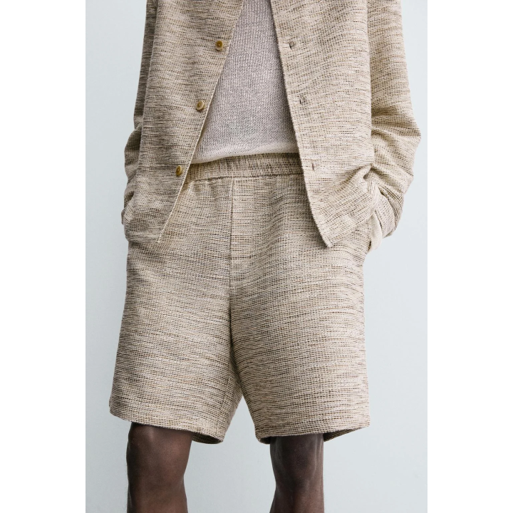 БЕРМУДЫ ИЗ ТКАНЕВОЙ СТРУКТУРЫ С КОНТРАСТОМ