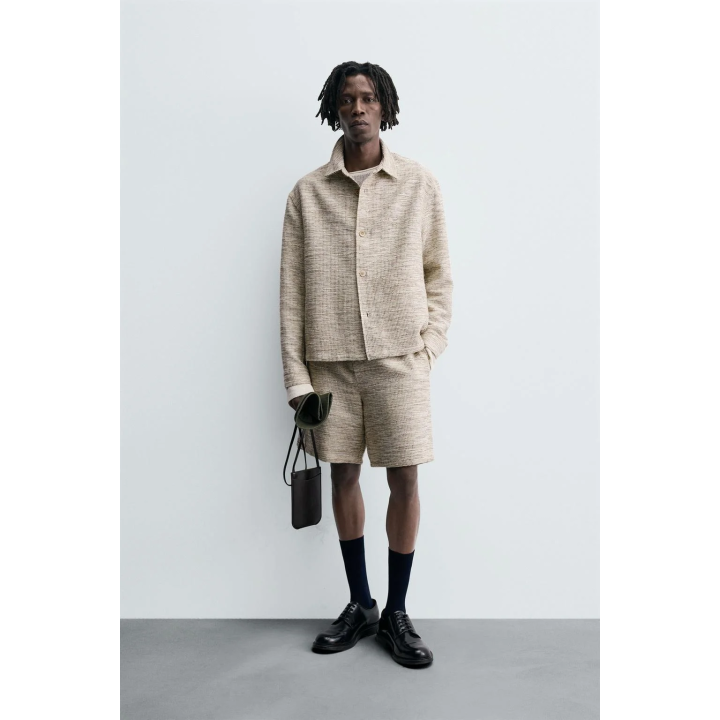 БЕРМУДЫ ИЗ ТКАНЕВОЙ СТРУКТУРЫ С КОНТРАСТОМ