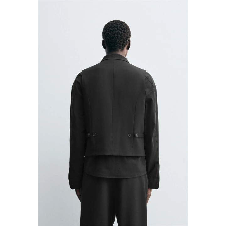 КОСТЮМНЫЙ ЖИЛЕТ ИЗ РЕЛЬЕФНОЙ ТКАНИ