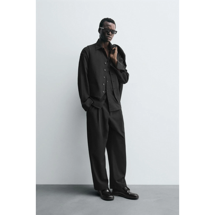 КОСТЮМНЫЙ ЖИЛЕТ ИЗ РЕЛЬЕФНОЙ ТКАНИ