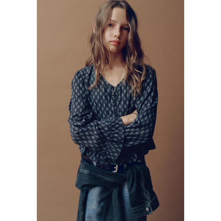 РУБАШКА С ЦВЕТОЧНЫМ ПРИНТОМ И БЛЁСТКАМИ