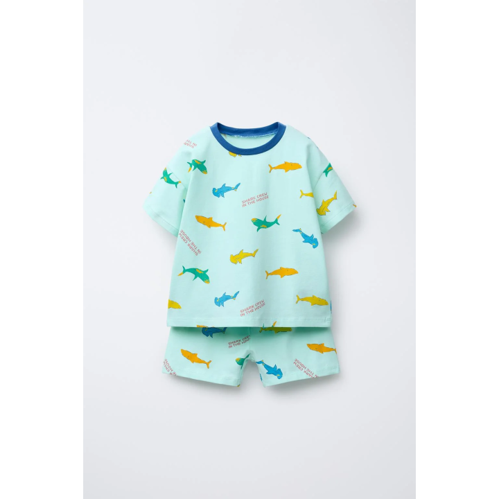 Пижама с футболкой и бермудами с акульим принтом на 2-6 лет