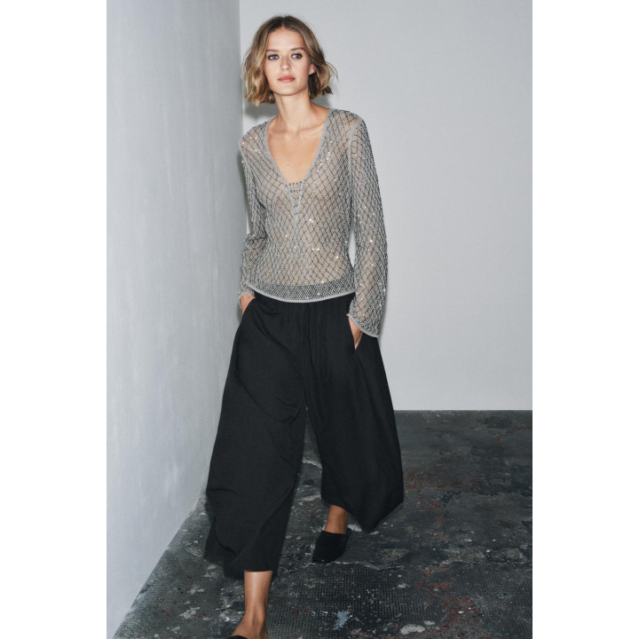 ВЯЗАНЫЙ ТОП С БУСИНАМИ