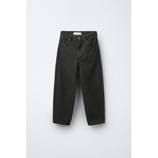 ДЖИНСЫ LOOSE С НАШИВКОЙ