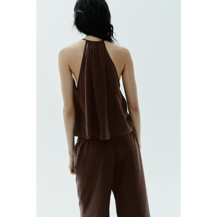 ТОП ИЗ СТРУЯЩЕЙСЯ ТКАНИ С ГОРЛОВИНОЙ ХАЛТЕР