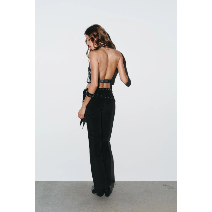 ЭЛАСТИЧНЫЙ ТОП С ГОРЛОВИНОЙ ХАЛТЕР