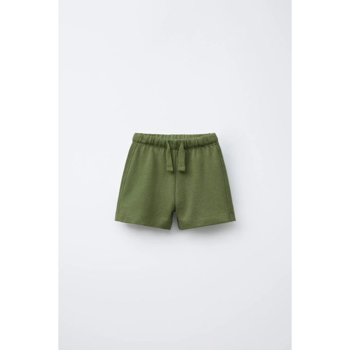 Две пары джинсовых бермуд, прямые: в полоску и однотонные