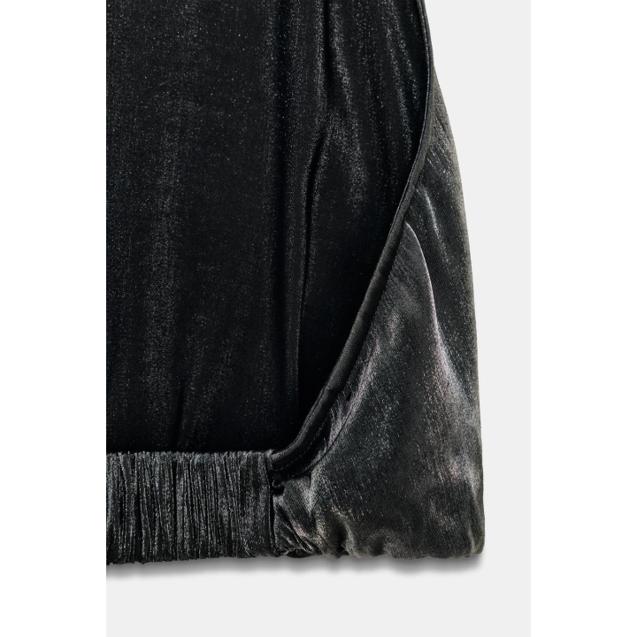 ЭЛАСТИЧНЫЙ ТОП С ГОРЛОВИНОЙ ХАЛТЕР