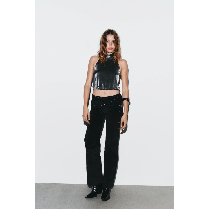 ЭЛАСТИЧНЫЙ ТОП С ГОРЛОВИНОЙ ХАЛТЕР