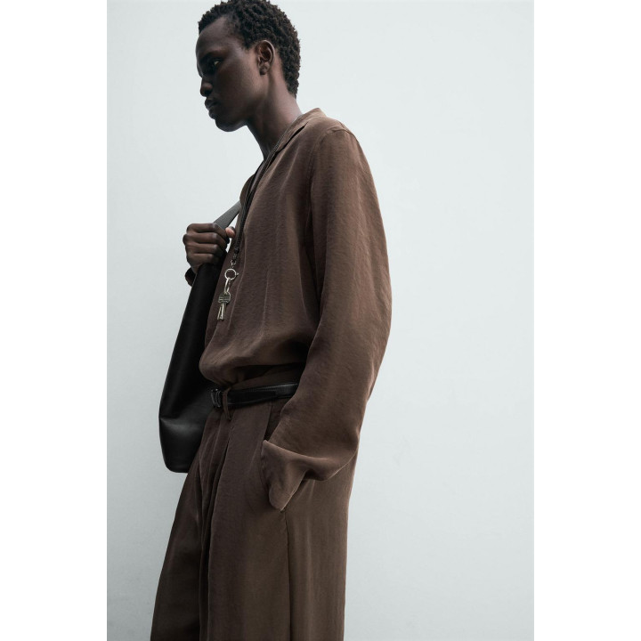 Поло с плавными линиями