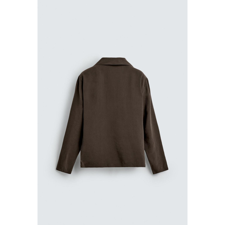 Поло с плавными линиями