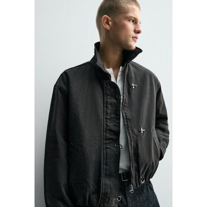 Куртка облегающего кроя с металлическими застежками