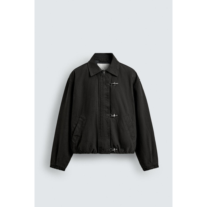 Куртка облегающего кроя с металлическими застежками