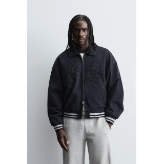 Бомбер с нашивками