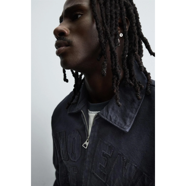 Бомбер с нашивками