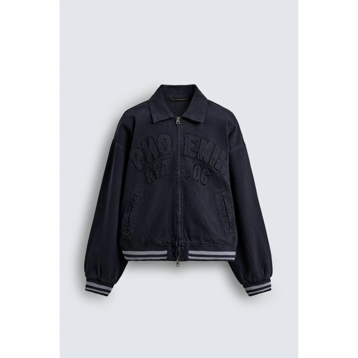 Бомбер с нашивками