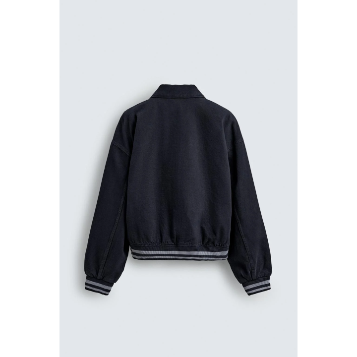 Бомбер с нашивками