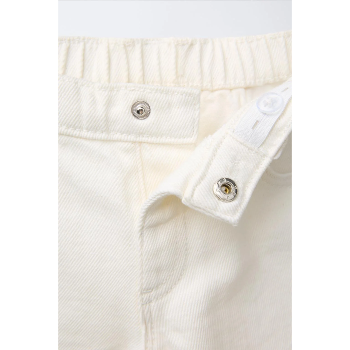 Джинсовые бермуды с высокой талией и вышитыми цветочными мотивами