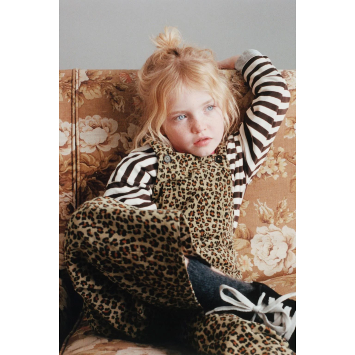 КОМБИНЕЗОН ИЗ МИКРОВЕЛЬВЕТА С АНИМАЛИСТИЧНЫМ ПРИНТОМ