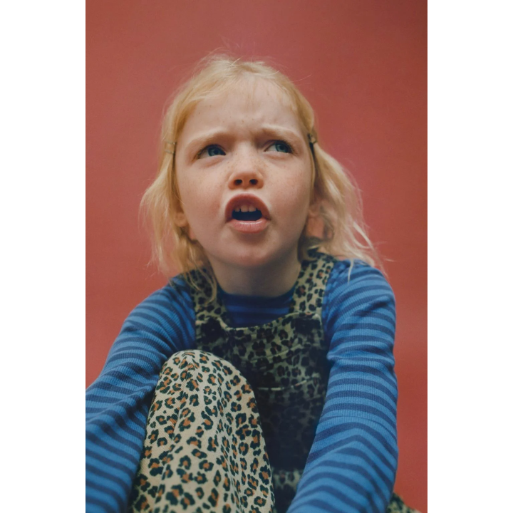 КОМБИНЕЗОН ИЗ МИКРОВЕЛЬВЕТА С АНИМАЛИСТИЧНЫМ ПРИНТОМ