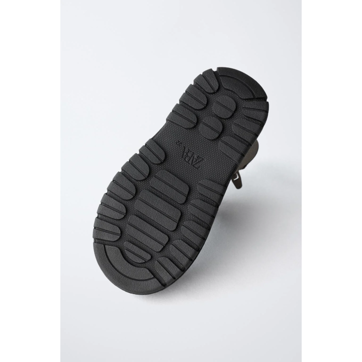 БОТИНКИ С ЭЛАСТИЧНЫМИ ВСТАВКАМИ