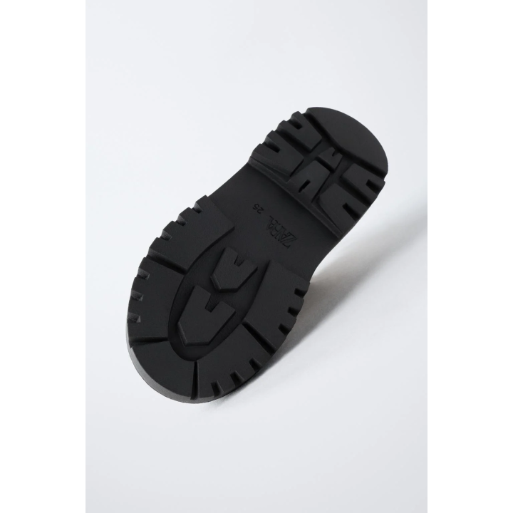 БОТИНКИ НА РИФЛЕНОЙ ПОДОШВЕ