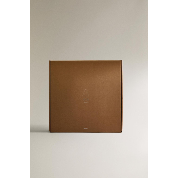 Лампа в форме дерева с абажуром из светлого бежевого льна