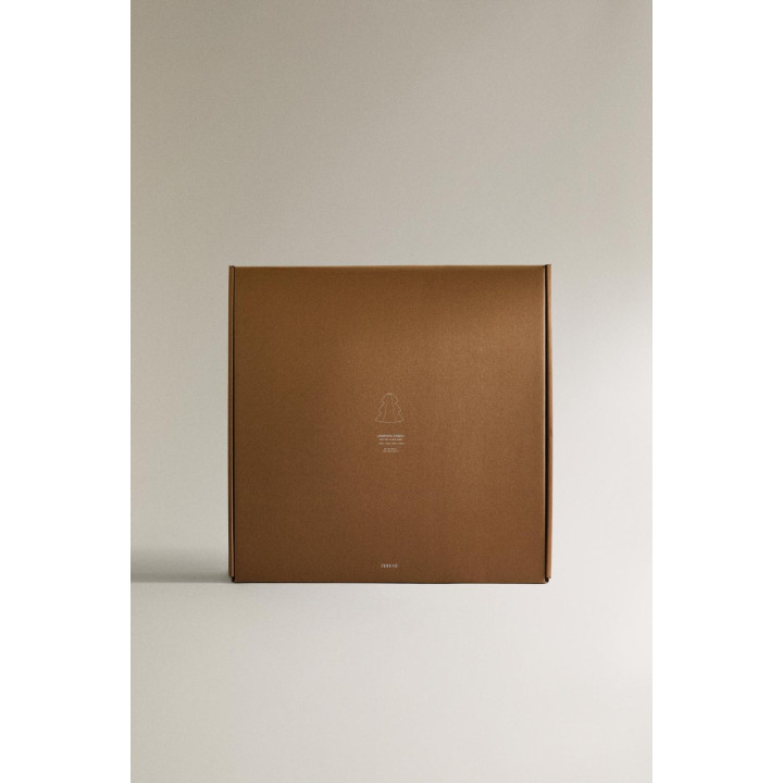 Лампа в форме дерева с абажуром из светлого бежевого льна