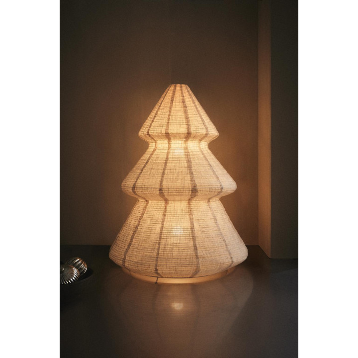 Лампа в форме дерева с абажуром из светлого бежевого льна