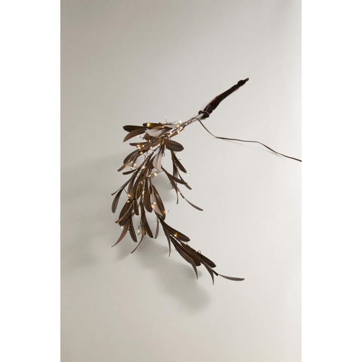 Светильник к новому году, большая ветка с листьями и огнями